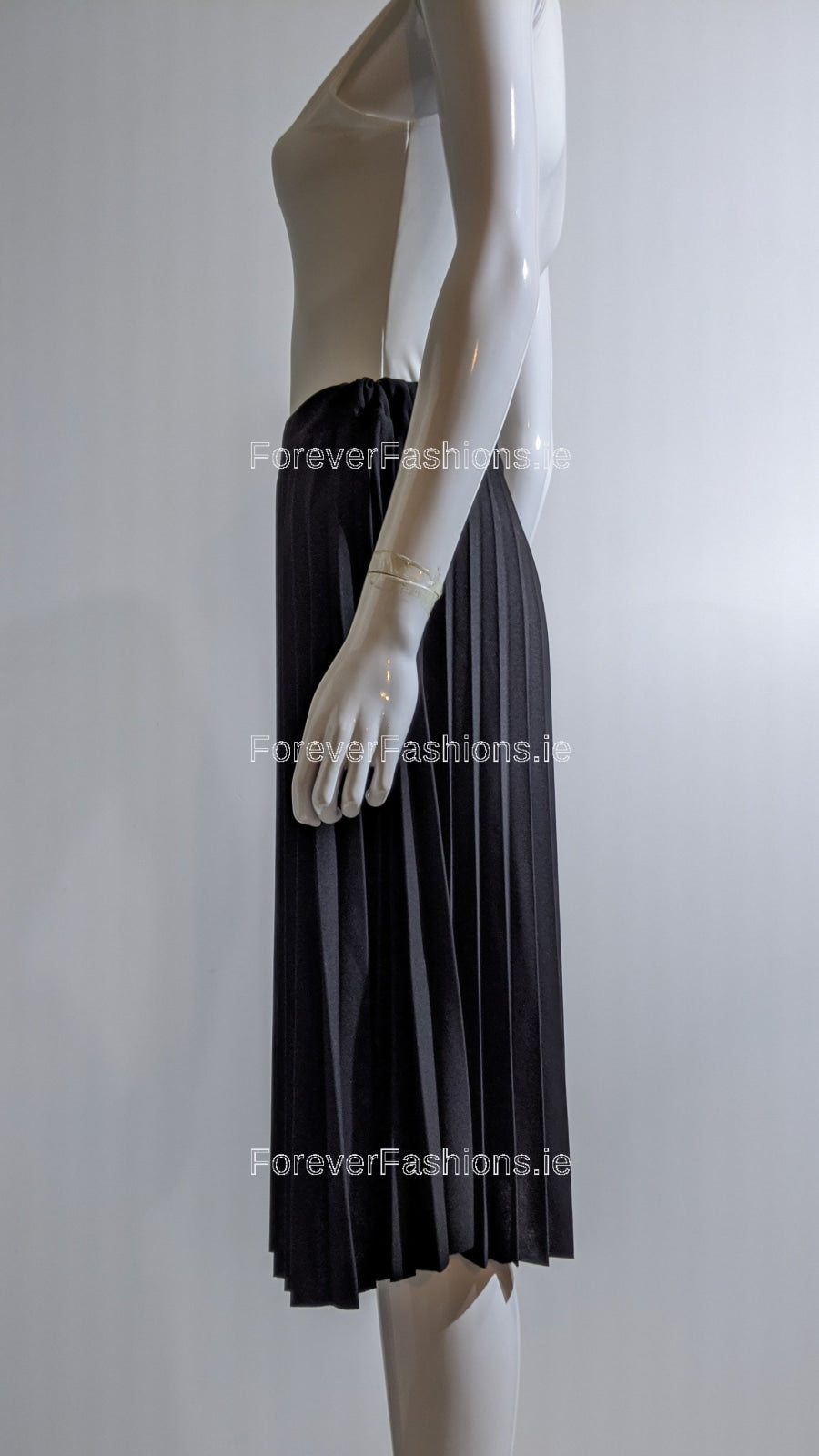 Black Pleated Knee Length Skirt